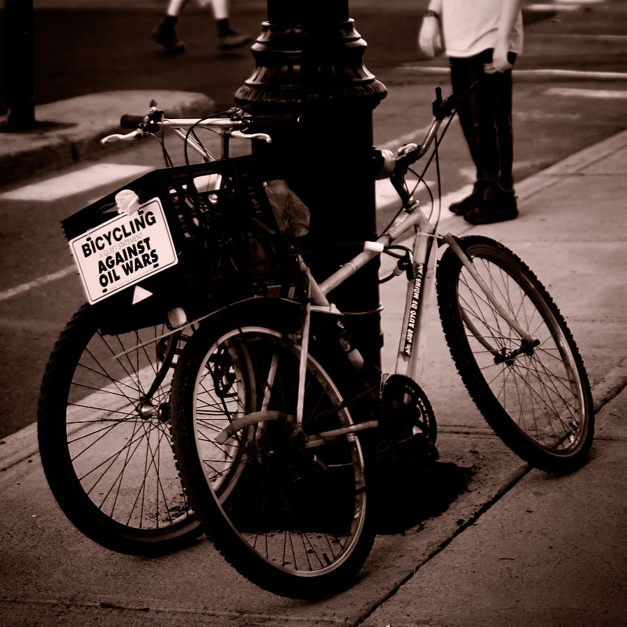 bicycling-a-quiet-protest-against-oil-wars