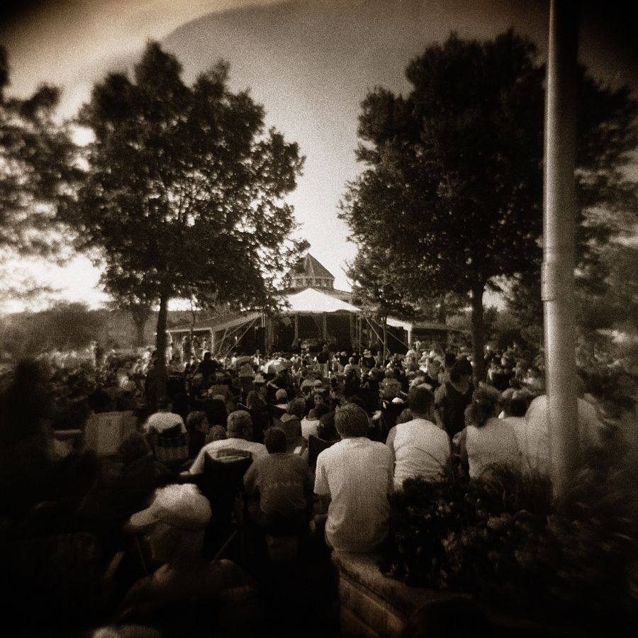 rock-bend-crowd